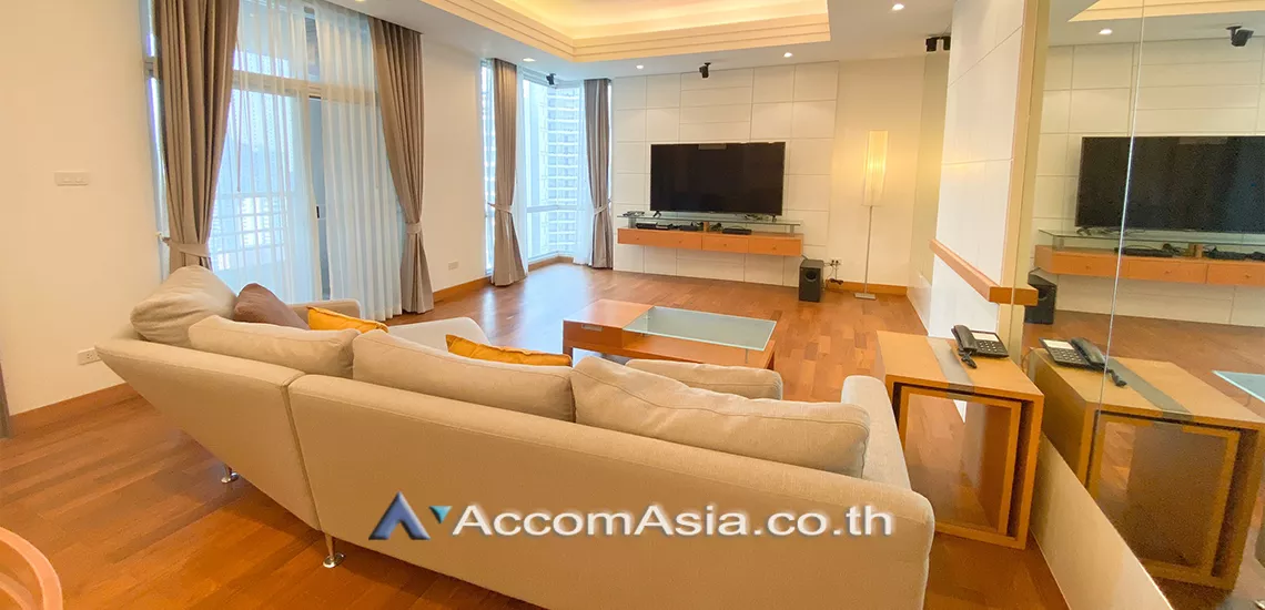 Pet friendly |  2 Bedrooms  Condominium For Rent in Ploenchit, Bangkok  near BTS Chitlom (AA25425)
