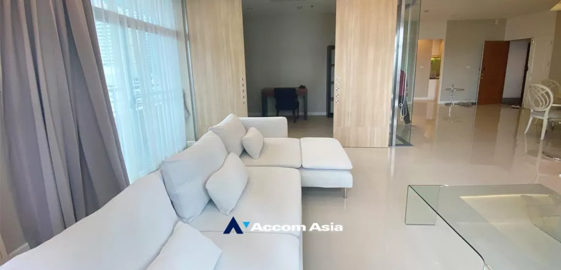 Pet friendly |  2 Bedrooms  Condominium For Rent in Ploenchit, Bangkok  near BTS Chitlom (AA25426)