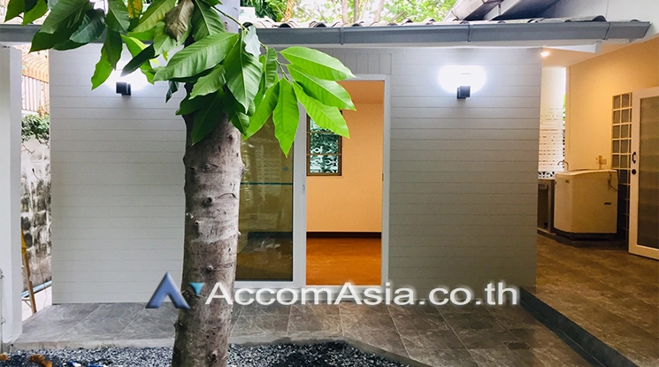 unit 3 Bedrooms  House For Rent & Sale in Sukhumvit, Bangkok  near BTS Thong Lo (AA25432)