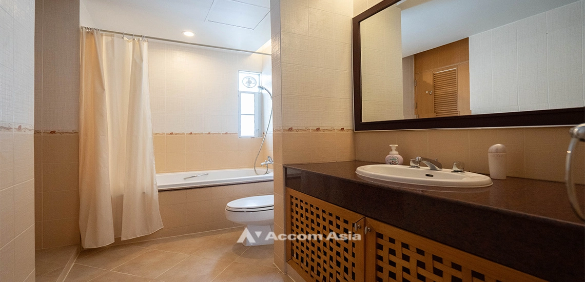 9  3 br Apartment For Rent in Sathorn ,Bangkok MRT Lumphini at Cozy and Convenient Apartment Near Garden Intl AA25446