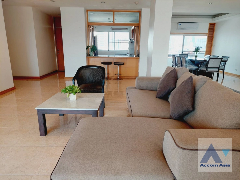 unitPet friendly |  Classic apartment with wood furniture and open layout in Sathorn (AA25447)