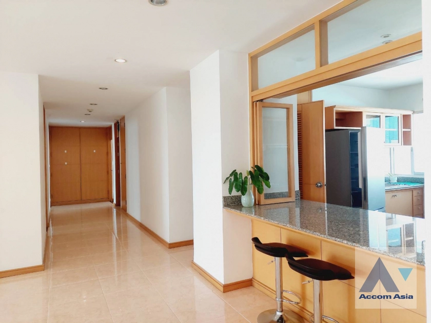 unitPet friendly |  Classic apartment with wood furniture and open layout in Sathorn (AA25447)
