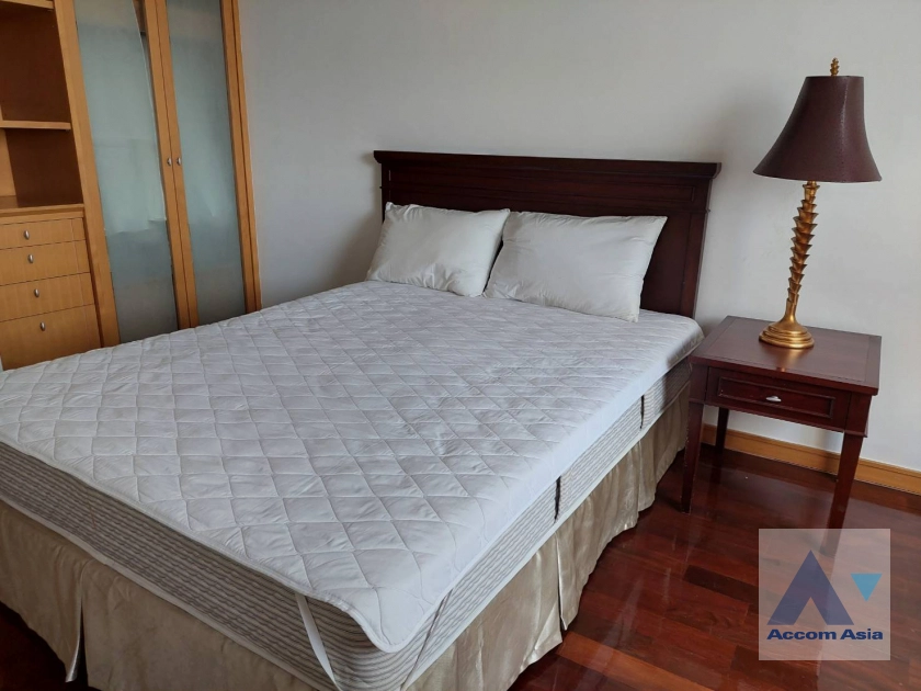 8  3 br Apartment For Rent in Sathorn ,Bangkok MRT Lumphini at Cozy and Convenient Apartment Near Garden Intl AA25447