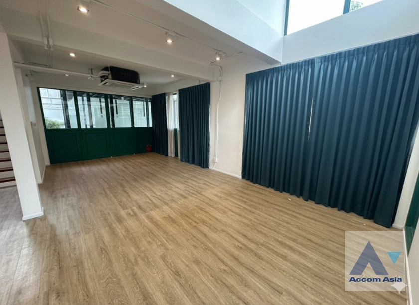 1  4 br House for rent and sale in Sukhumvit ,Bangkok BTS Punnawithi AA25469