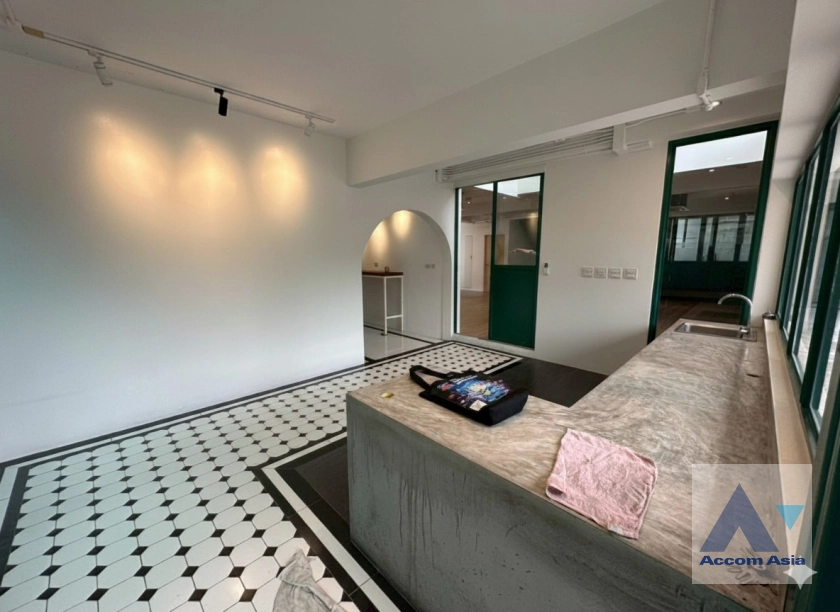 5  4 br House for rent and sale in Sukhumvit ,Bangkok BTS Punnawithi AA25469