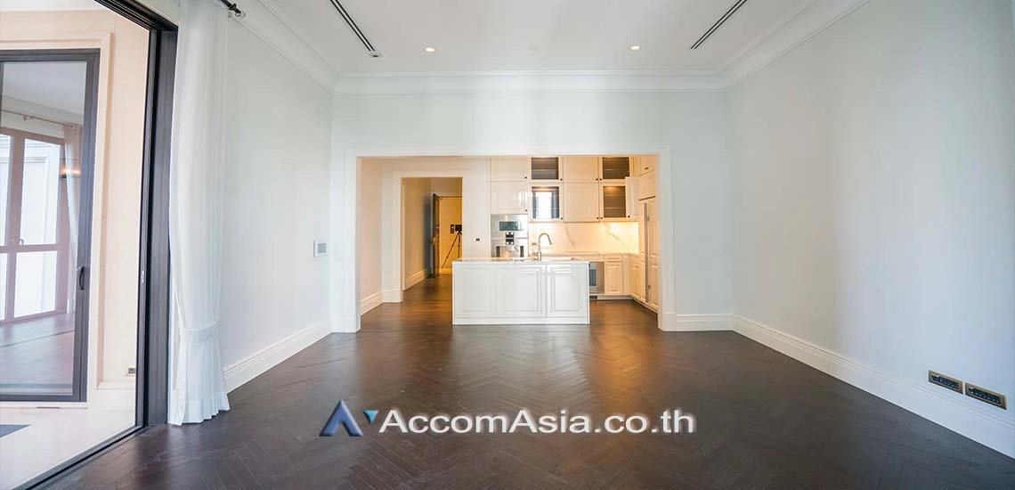 Condominium For Sale in Ploenchit, Bangkok Code AA25479