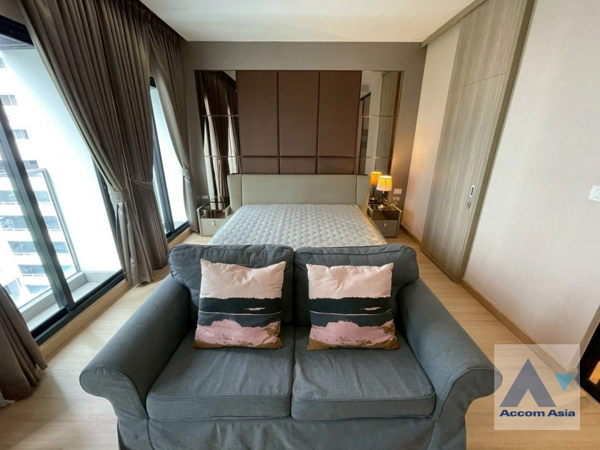 unit 1 Bedroom  Condominium For Rent in Ploenchit, Bangkok  near BTS Ploenchit (AA25482)