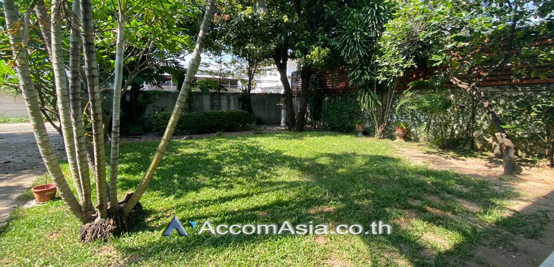 Garden, Pet friendly house for rent in Sukhumvit, Bangkok Code AA25488