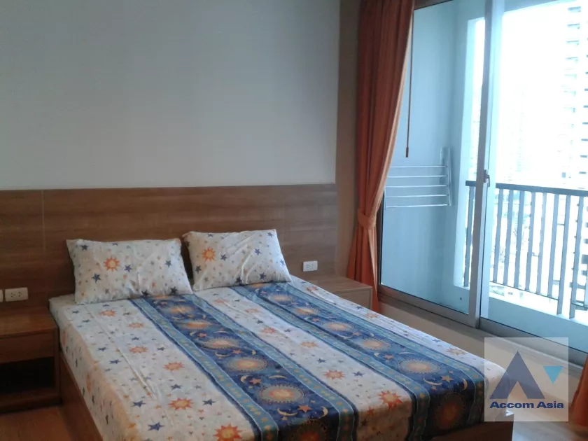  1 Bedroom  Condominium For Rent in Sathorn, Bangkok  near BTS Saphan Taksin (AA25497)