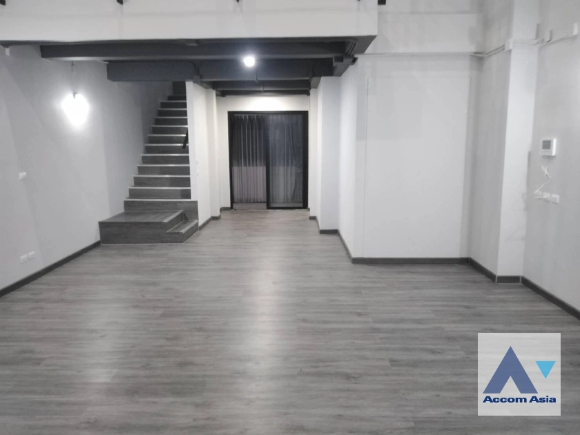 5  4 br Townhouse for rent and sale in Pattanakarn ,Bangkok BTS On Nut at The Pride Sukhumvit 77 AA25525