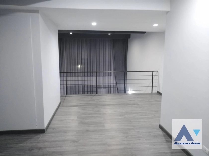 4  4 br Townhouse for rent and sale in Pattanakarn ,Bangkok BTS On Nut at The Pride Sukhumvit 77 AA25525