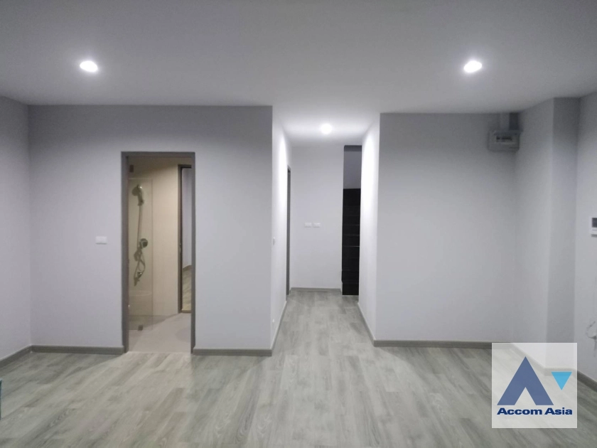 7  4 br Townhouse for rent and sale in Pattanakarn ,Bangkok BTS On Nut at The Pride Sukhumvit 77 AA25525