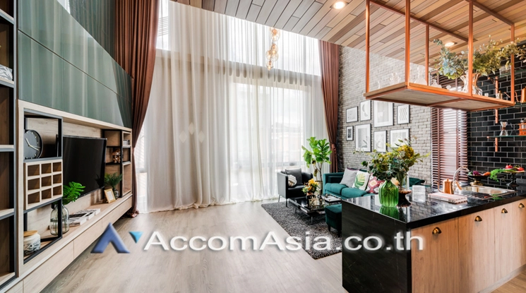  4 Bedrooms  Townhouse For Rent in Pattanakarn, Bangkok  near BTS On Nut (AA25525)