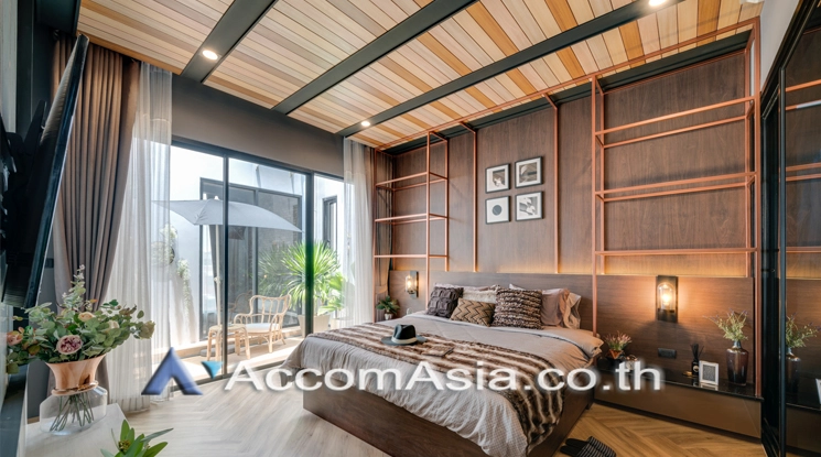  4 Bedrooms  Townhouse For Rent in Pattanakarn, Bangkok  near BTS On Nut (AA25525)
