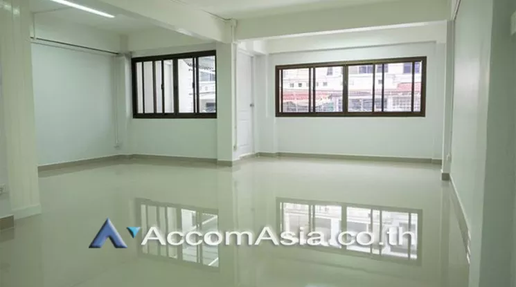  2  5 br Townhouse for rent and sale in sukhumvit ,Bangkok BTS Phra khanong AA25532