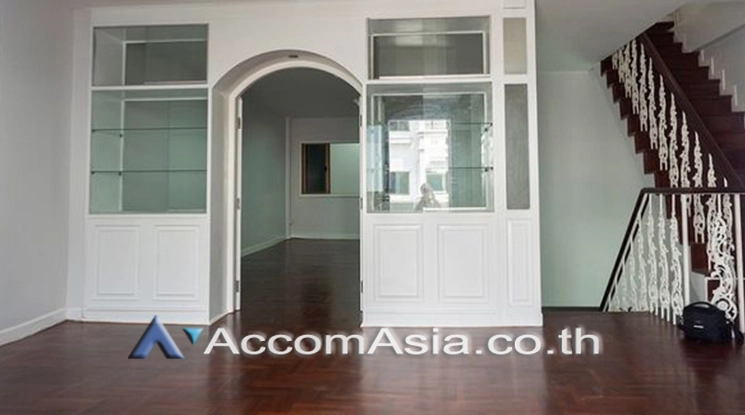 4  5 br Townhouse for rent and sale in Sukhumvit ,Bangkok BTS Phra khanong AA25532