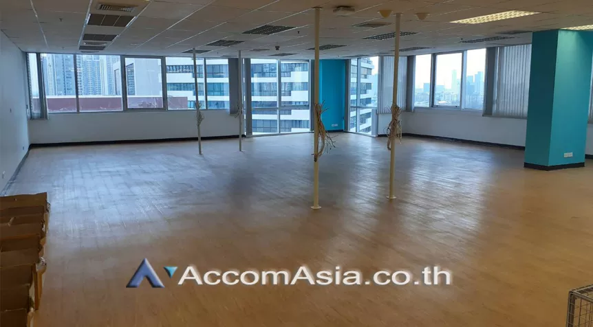  2  Office Space For Rent in Sukhumvit ,Bangkok BTS Ekkamai at 42 Tower AA25545