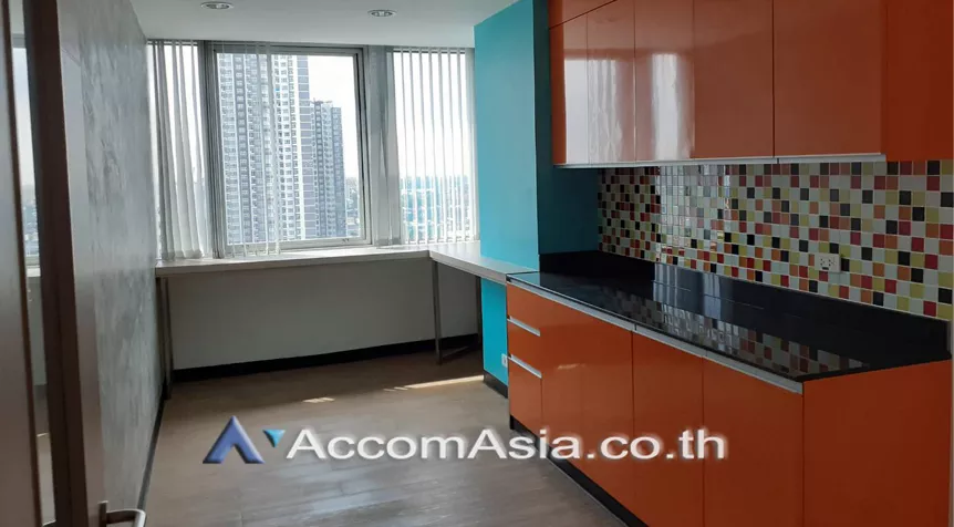 1  Office Space For Rent in Sukhumvit ,Bangkok BTS Ekkamai at 42 Tower AA25545