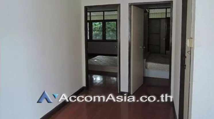 9  3 br House For Sale in sukhumvit ,Bangkok BTS Phra khanong AA25551