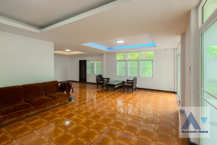 4  3 br House for rent and sale in Sukhumvit ,Bangkok BTS Phra khanong AA25551