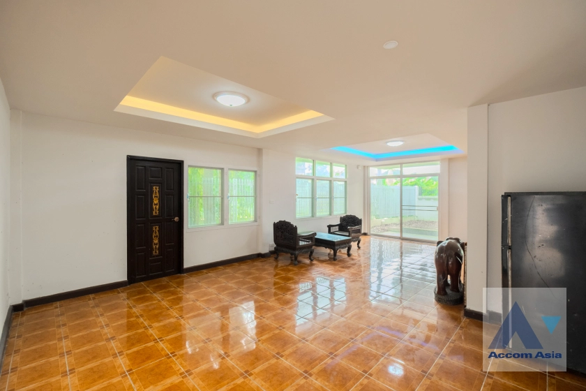 7  3 br House for rent and sale in Sukhumvit ,Bangkok BTS Phra khanong AA25551