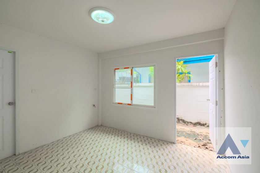 6  3 br House for rent and sale in Sukhumvit ,Bangkok BTS Phra khanong AA25551