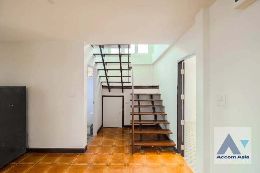 9  3 br House for rent and sale in Sukhumvit ,Bangkok BTS Phra khanong AA25551