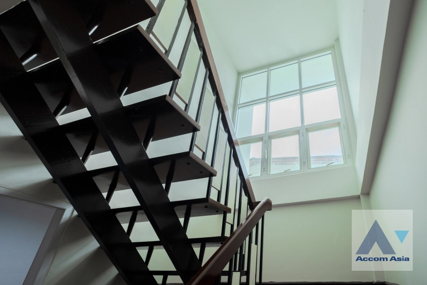 10  3 br House for rent and sale in Sukhumvit ,Bangkok BTS Phra khanong AA25551