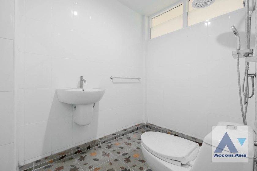 8  3 br House for rent and sale in Sukhumvit ,Bangkok BTS Phra khanong AA25551