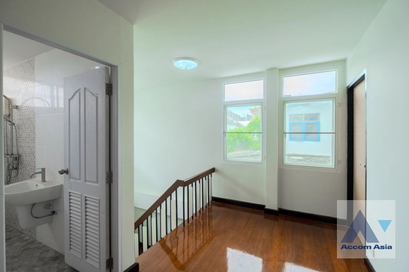 14  3 br House for rent and sale in Sukhumvit ,Bangkok BTS Phra khanong AA25551