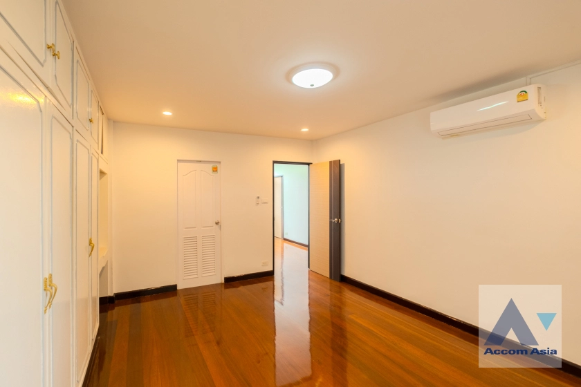 16  3 br House for rent and sale in Sukhumvit ,Bangkok BTS Phra khanong AA25551