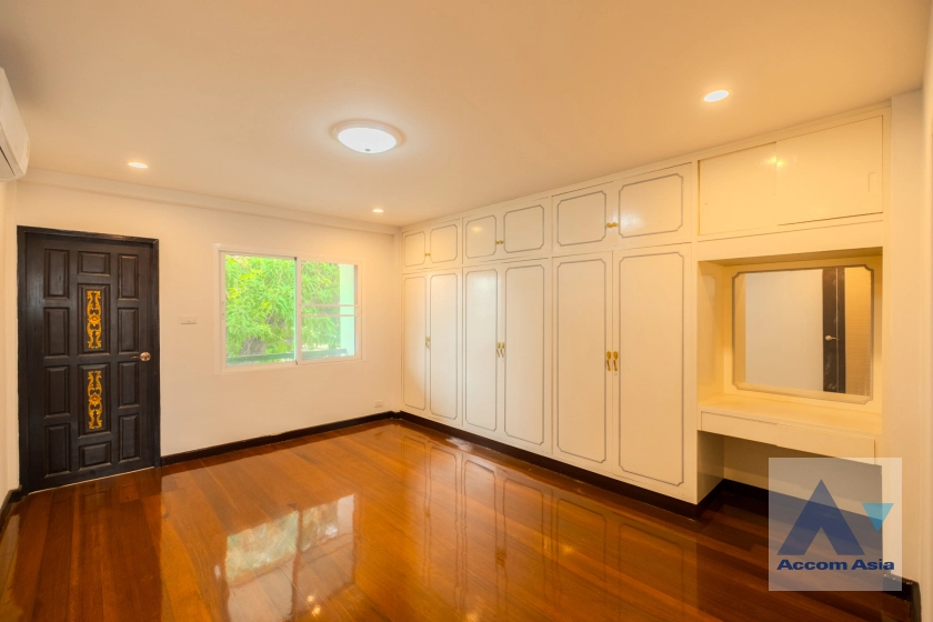 15  3 br House for rent and sale in Sukhumvit ,Bangkok BTS Phra khanong AA25551