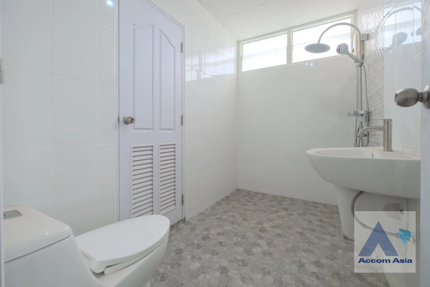 17  3 br House for rent and sale in Sukhumvit ,Bangkok BTS Phra khanong AA25551