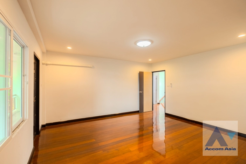 19  3 br House for rent and sale in Sukhumvit ,Bangkok BTS Phra khanong AA25551