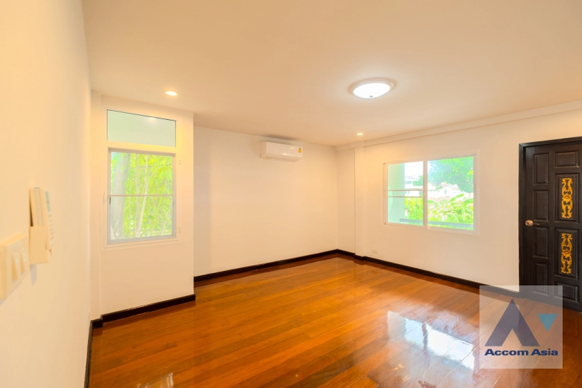 18  3 br House for rent and sale in Sukhumvit ,Bangkok BTS Phra khanong AA25551