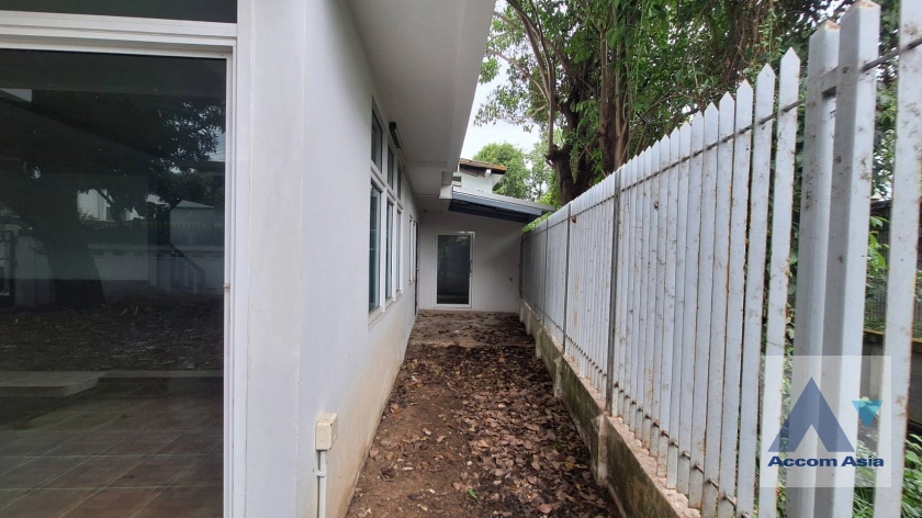 23  3 br House for rent and sale in Sukhumvit ,Bangkok BTS Phra khanong AA25551