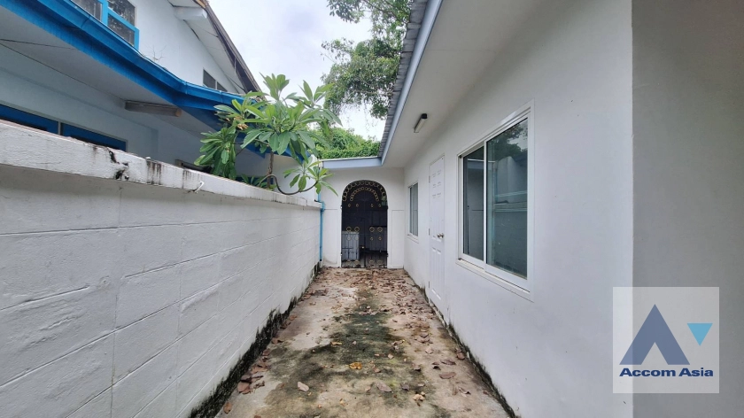 22  3 br House for rent and sale in Sukhumvit ,Bangkok BTS Phra khanong AA25551