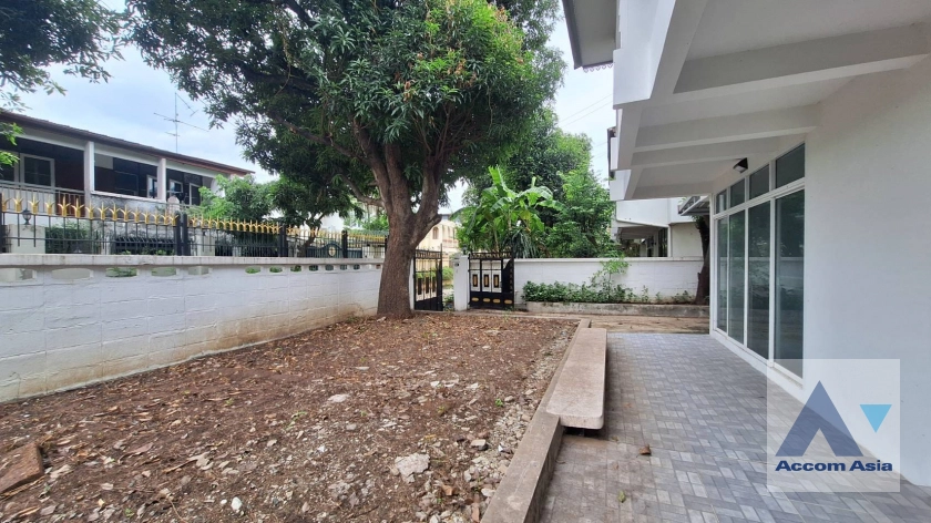 25  3 br House for rent and sale in Sukhumvit ,Bangkok BTS Phra khanong AA25551