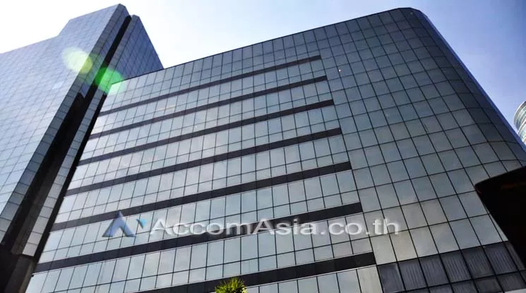 2  Office Space For Rent in Ploenchit ,Bangkok BTS Chitlom at Maneeya Building AA25569