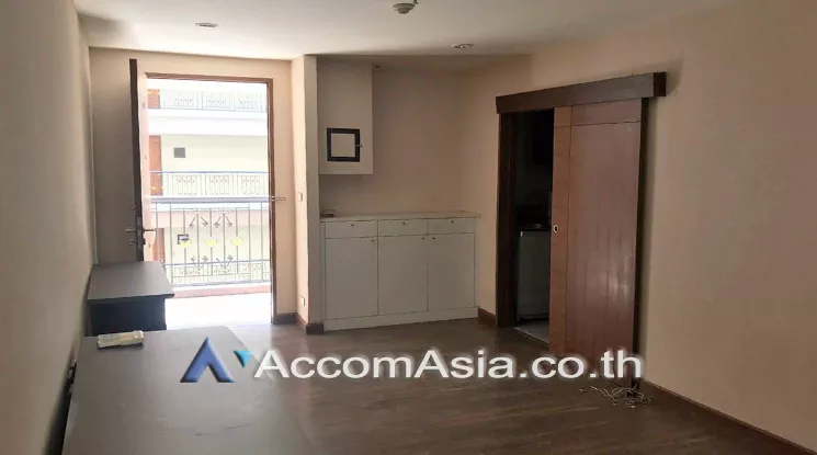  1 Bedroom  Condominium For Sale in Silom, Bangkok  near BTS Chong Nonsi (AA25596)