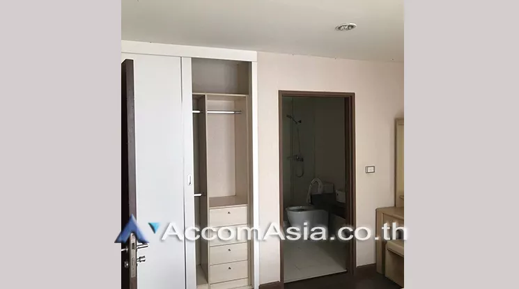  1 Bedroom  Condominium For Sale in Silom, Bangkok  near BTS Chong Nonsi (AA25596)