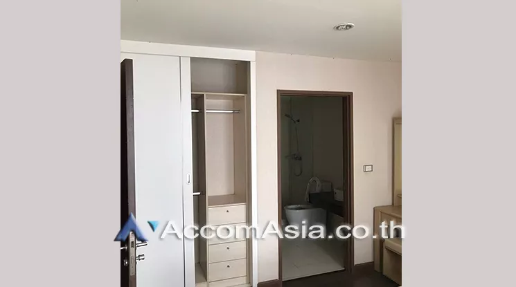 unit 1 Bedroom  Condominium For Sale in Silom, Bangkok  near BTS Chong Nonsi (AA25596)