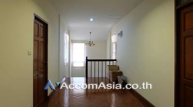 5  6 br House For Rent in phaholyothin ,Bangkok BTS Saphan-Kwai AA25600