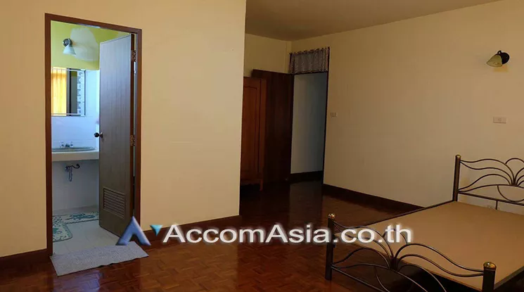 7  6 br House For Rent in phaholyothin ,Bangkok BTS Saphan-Kwai AA25600