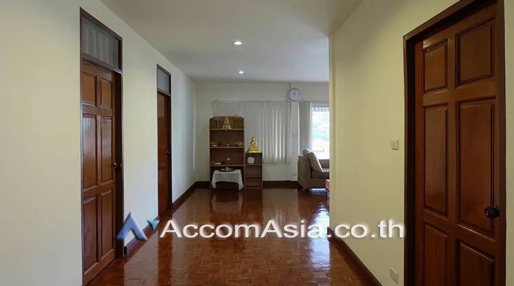 9  6 br House For Rent in phaholyothin ,Bangkok BTS Saphan-Kwai AA25600