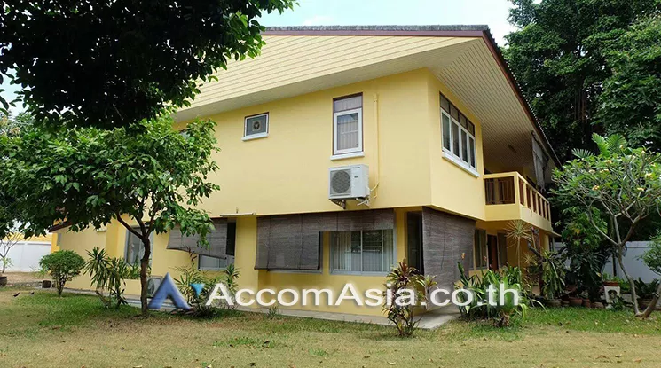  2  6 br House For Rent in phaholyothin ,Bangkok BTS Saphan-Kwai AA25600