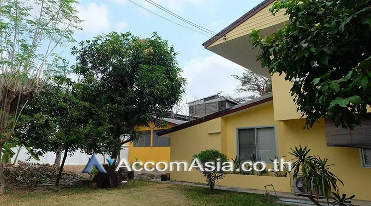  1  6 br House For Rent in phaholyothin ,Bangkok BTS Saphan-Kwai AA25600