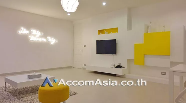 9  1 br Apartment For Rent in Ploenchit ,Bangkok BTS Chitlom - MRT Lumphini at Low-Rise Cozy Apartment, 5 mins walk to Lumpini park AA25647