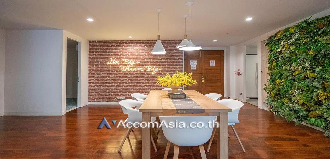 Garden View, Big Balcony |  4 Bedrooms  Apartment For Rent in Ploenchit, Bangkok  near BTS Chitlom - MRT Lumphini (AA25653)