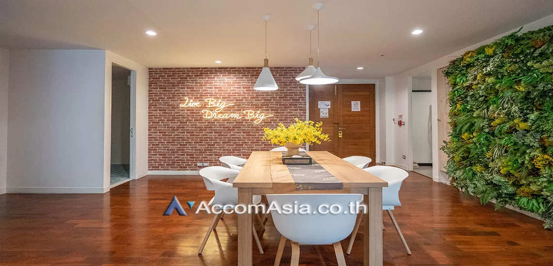 4  4 br Apartment For Rent in Ploenchit ,Bangkok BTS Chitlom - MRT Lumphini at Low-Rise Cozy Apartment, 5 mins walk to Lumpini park AA25653